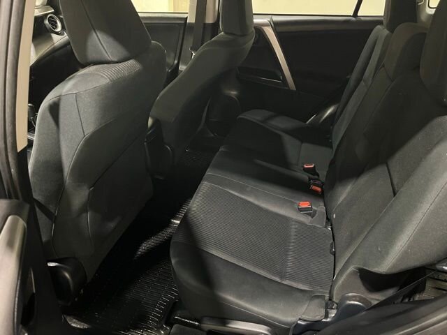 
 2017 Toyota RAV4 LE full									