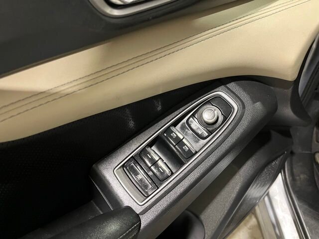 
 2019 Subaru Ascent Limited w/ Apple Car Play full									