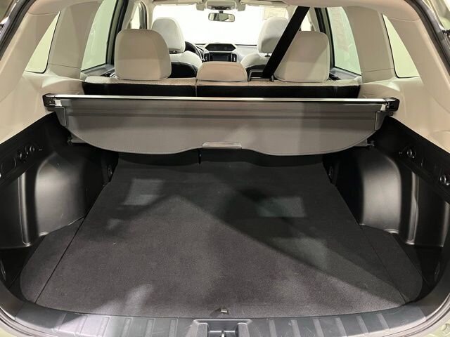 
 2021 Subaru Forester Premium w/ Apple Car Play full									