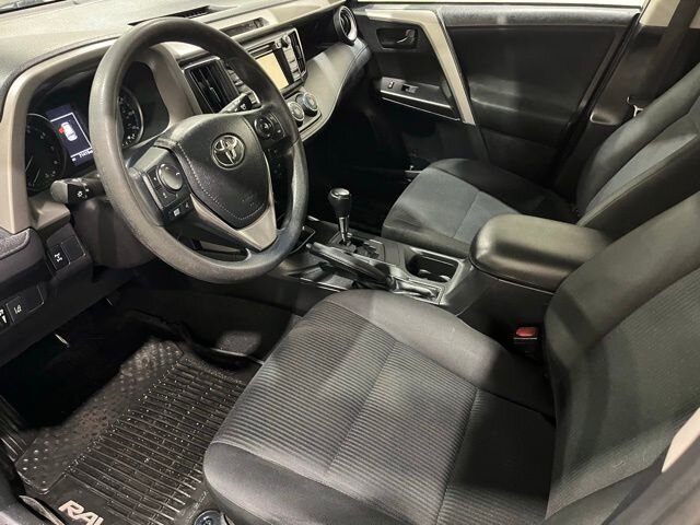 
 2018 Toyota RAV4 LE full									