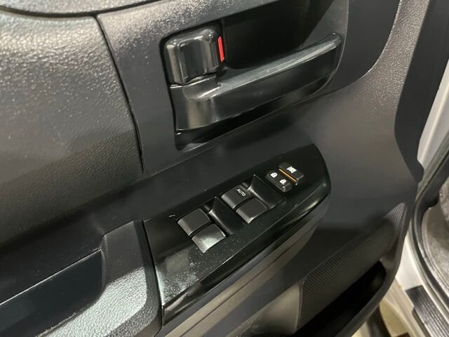 
 2015 Toyota Tundra SR full									