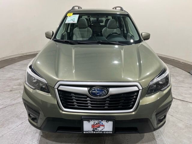 
 2021 Subaru Forester Premium w/ Apple Car Play full									