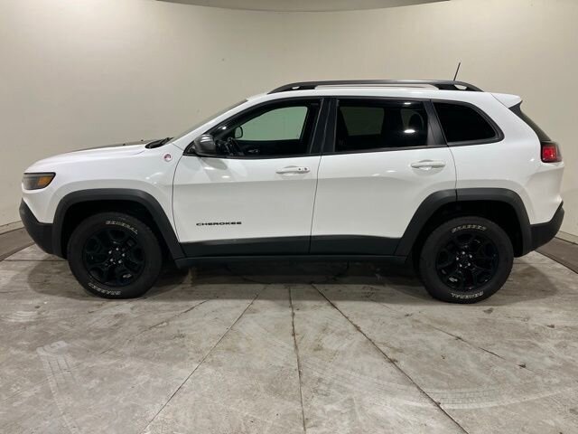 
 2019 Jeep Cherokee Trailhawk w/ Apple Car Play full									
