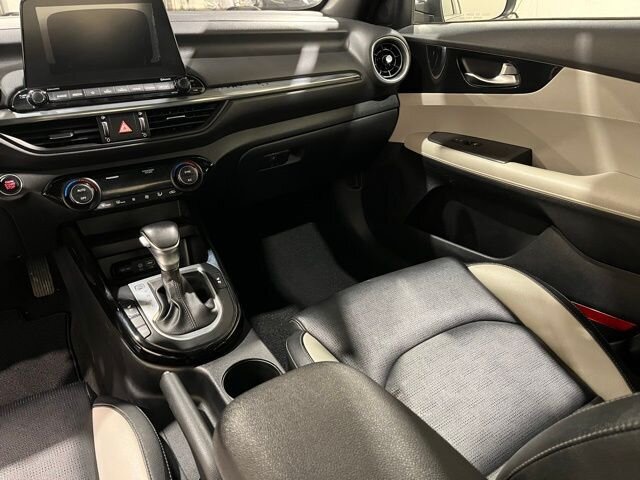 
 2019 Kia Forte EX w/ Apple Car Play full									