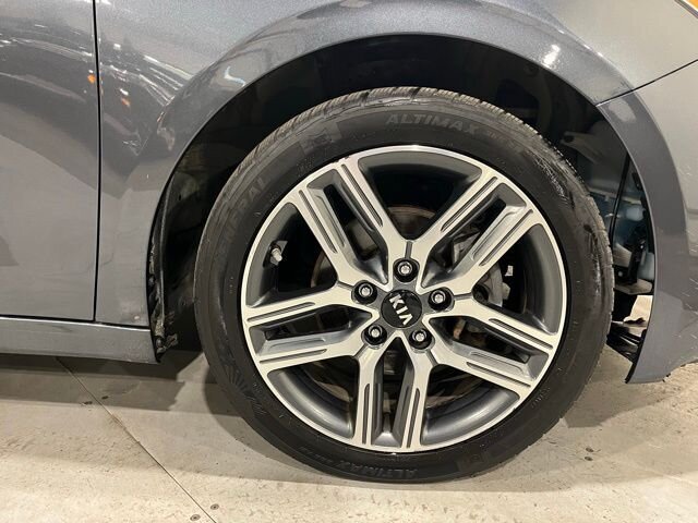 
 2019 Kia Forte EX w/ Apple Car Play full									