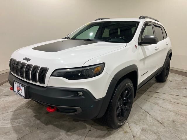 
 2019 Jeep Cherokee Trailhawk w/ Apple Car Play full									
