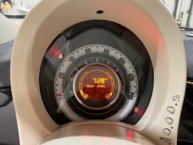 
 2013 FIAT 500c Lounge full									