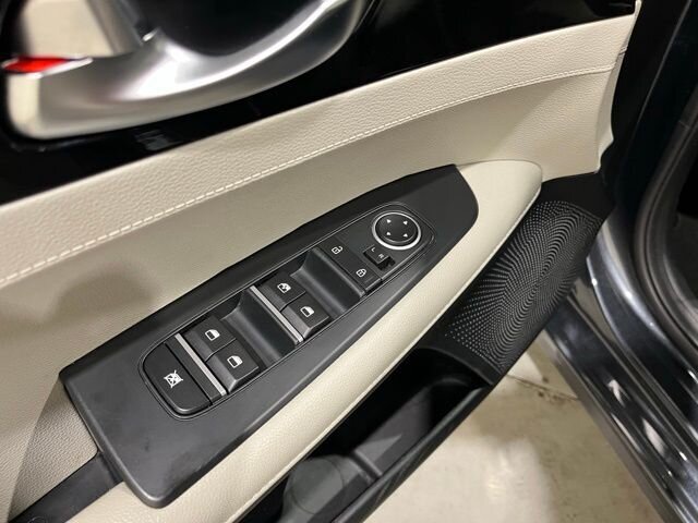 
 2019 Kia Forte EX w/ Apple Car Play full									