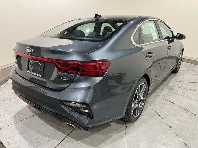 
 2019 Kia Forte EX w/ Apple Car Play full									