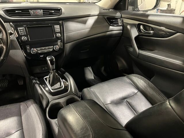 
 2018 Nissan Rogue SL w/ Apple Car Play and Navigation full									