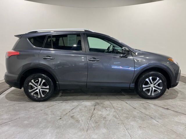 
 2018 Toyota RAV4 LE full									