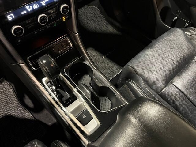 
 2019 Subaru Ascent Limited w/ Apple Car Play full									