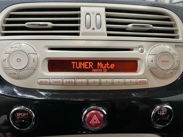 
 2013 FIAT 500c Lounge full									