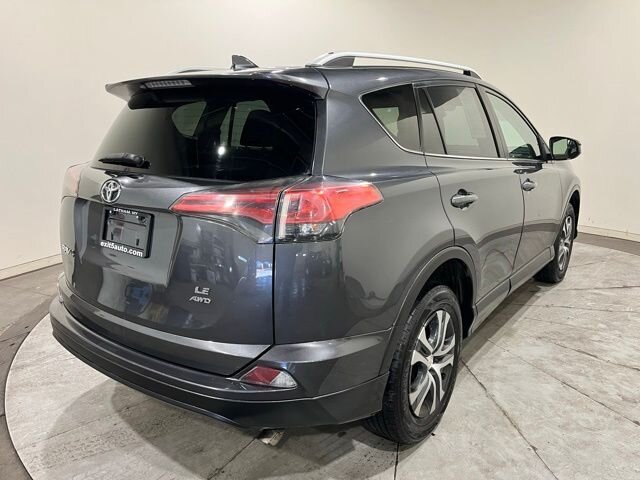 
 2018 Toyota RAV4 LE full									