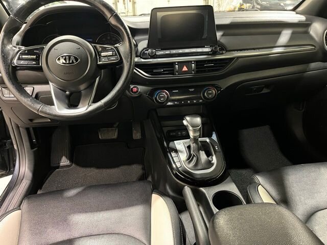 
 2019 Kia Forte EX w/ Apple Car Play full									