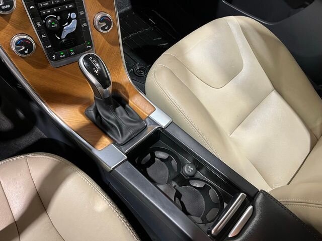 
 2017 Volvo XC60 T5 Inscription full									