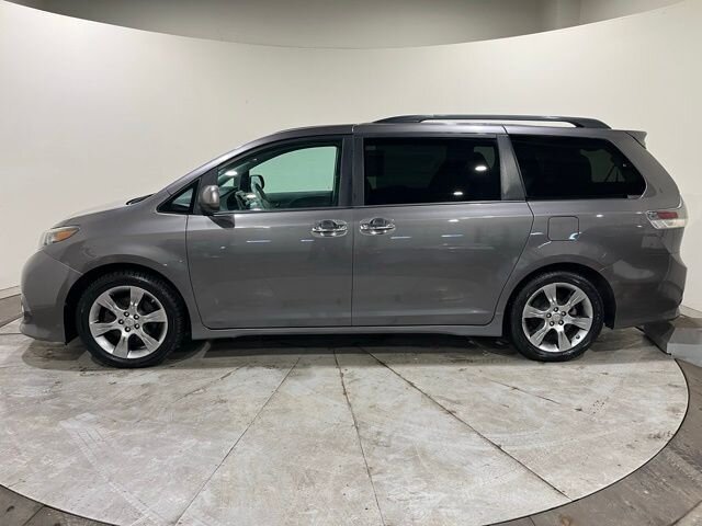
 2013 Toyota Sienna SE 8 Passenger full									