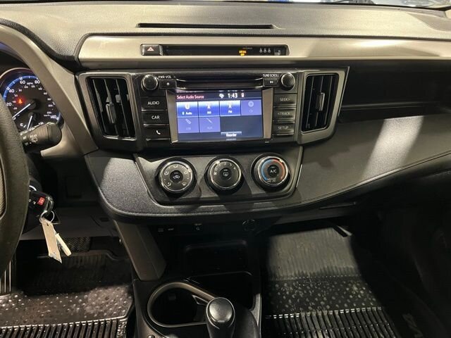 
 2018 Toyota RAV4 LE full									