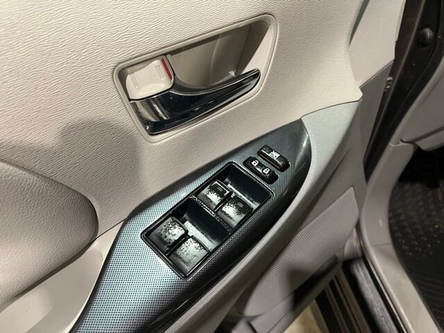 
 2013 Toyota Sienna SE 8 Passenger full									