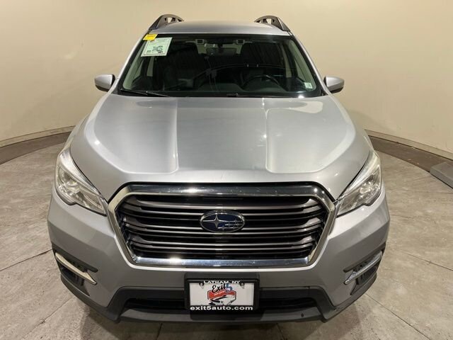 
 2019 Subaru Ascent Limited w/ Apple Car Play full									