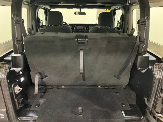 
 2018 Jeep Wrangler Sport full									