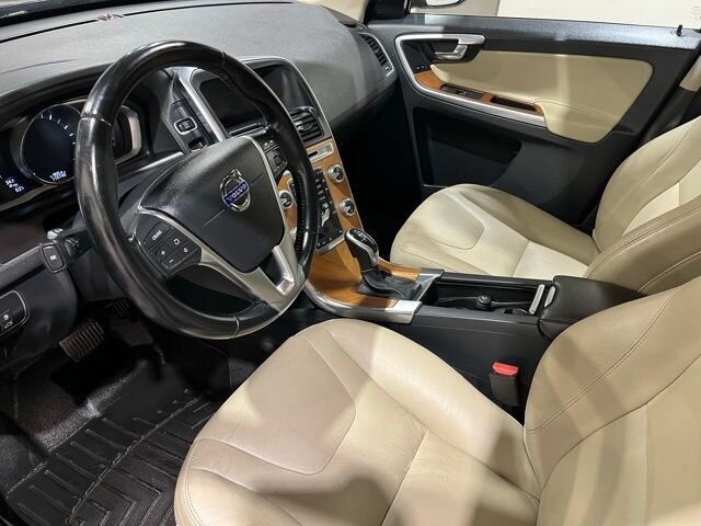 
 2017 Volvo XC60 T5 Inscription full									