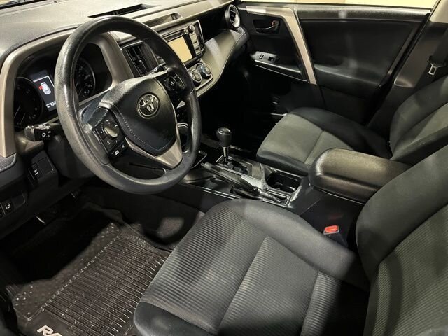 
 2017 Toyota RAV4 LE full									