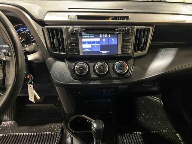 
 2017 Toyota RAV4 LE full									