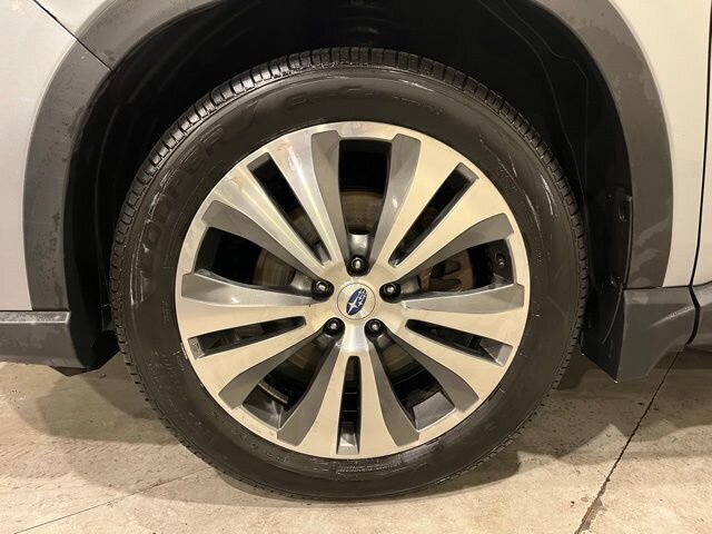 
 2019 Subaru Ascent Limited w/ Apple Car Play full									