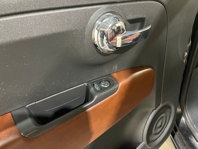 
 2013 FIAT 500c Lounge full									