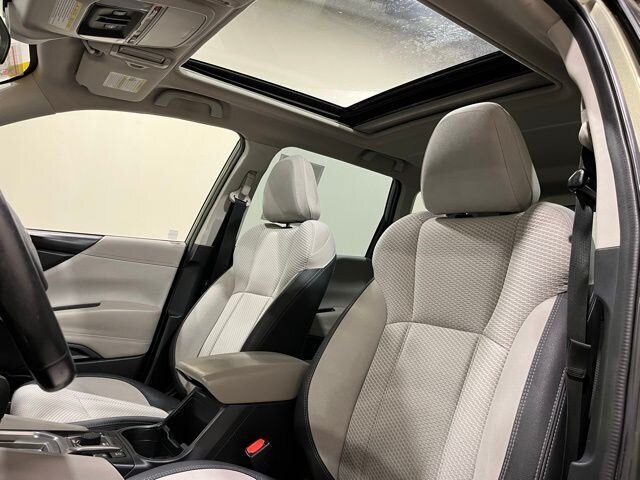 
 2021 Subaru Forester Premium w/ Apple Car Play full									
