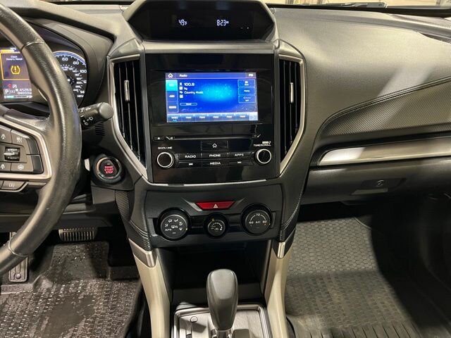 
 2021 Subaru Forester Premium w/ Apple Car Play full									