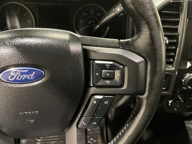 
 2020 Ford F-150 XLT w/ Apple Car Play and Navigation full									