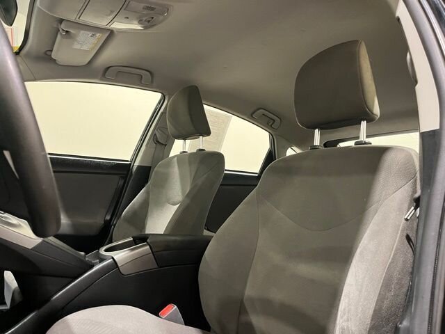 
 2015 Toyota Prius Four full									