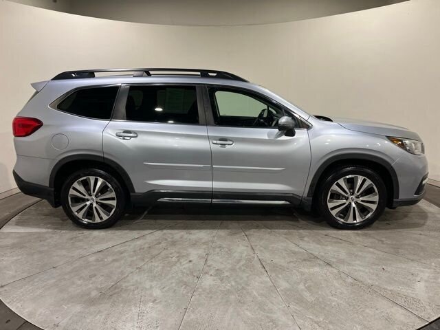 
 2019 Subaru Ascent Limited w/ Apple Car Play full									