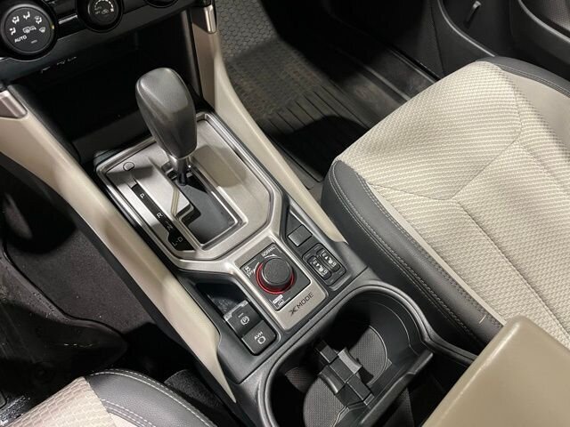 
 2021 Subaru Forester Premium w/ Apple Car Play full									