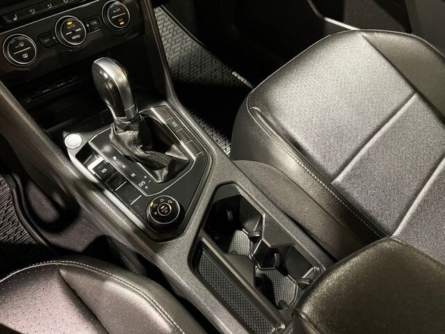 
 2019 Volkswagen Tiguan 2.0T SE 4Motion w/ Apple Car Play full									