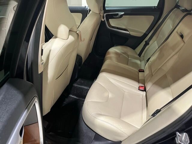 
 2017 Volvo XC60 T5 Inscription full									