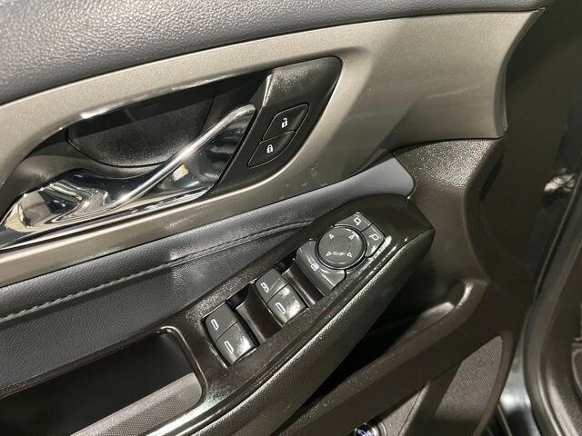 
 2019 Chevrolet Traverse LT w/ Apple Car Play full									