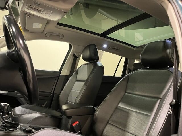 
 2019 Volkswagen Tiguan 2.0T SE 4Motion w/ Apple Car Play full									