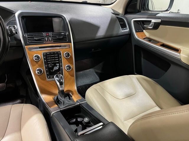 
 2017 Volvo XC60 T5 Inscription full									