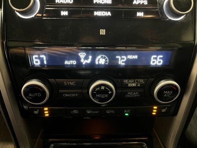 
 2019 Subaru Ascent Limited w/ Apple Car Play full									