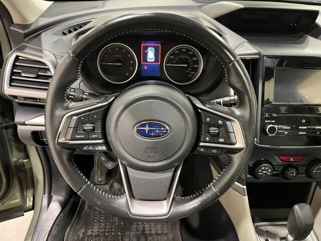 
 2021 Subaru Forester Premium w/ Apple Car Play full									