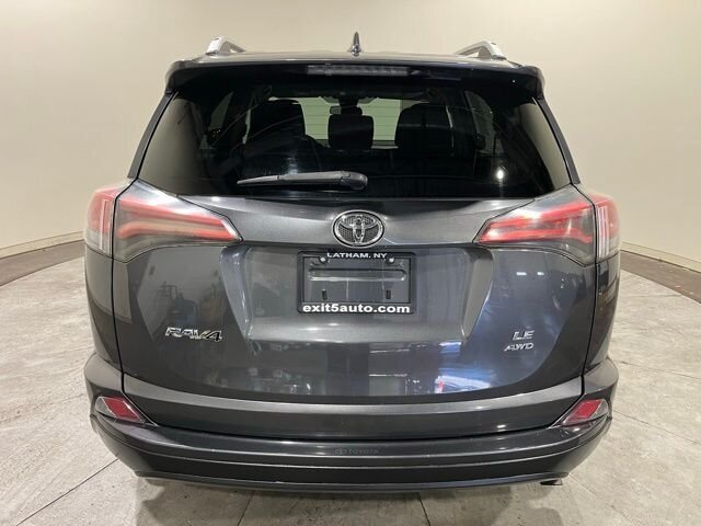 
 2018 Toyota RAV4 LE full									