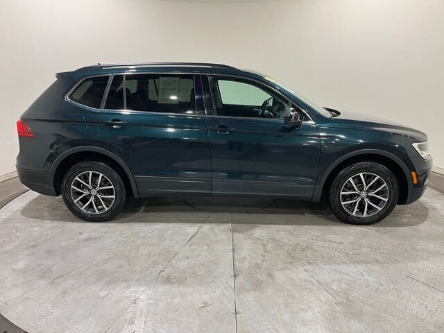 
 2019 Volkswagen Tiguan 2.0T SE 4Motion w/ Apple Car Play full									