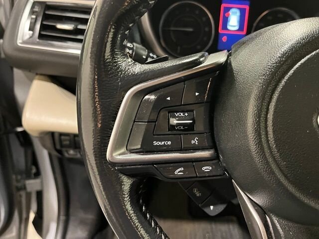 
 2019 Subaru Ascent Limited w/ Apple Car Play full									