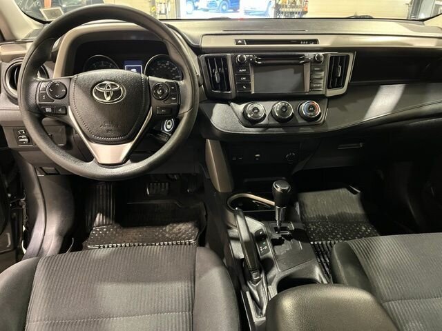 
 2018 Toyota RAV4 LE full									