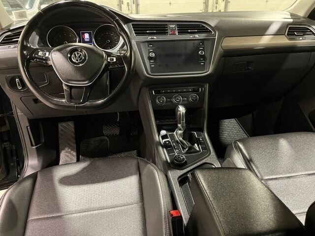 
 2019 Volkswagen Tiguan 2.0T SE 4Motion w/ Apple Car Play full									