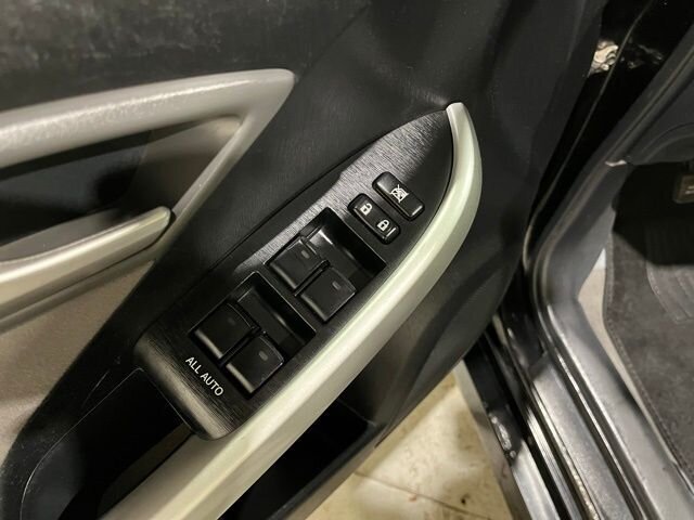 
 2015 Toyota Prius Four full									