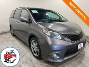 2013 Toyota Sienna SE's photo